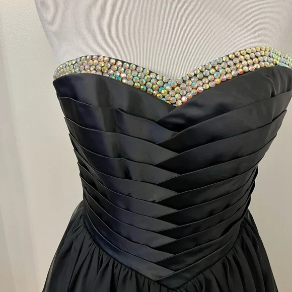 La Femme Short Black Strapless Cocktail Dress Size 6 - Picture 4 of 9